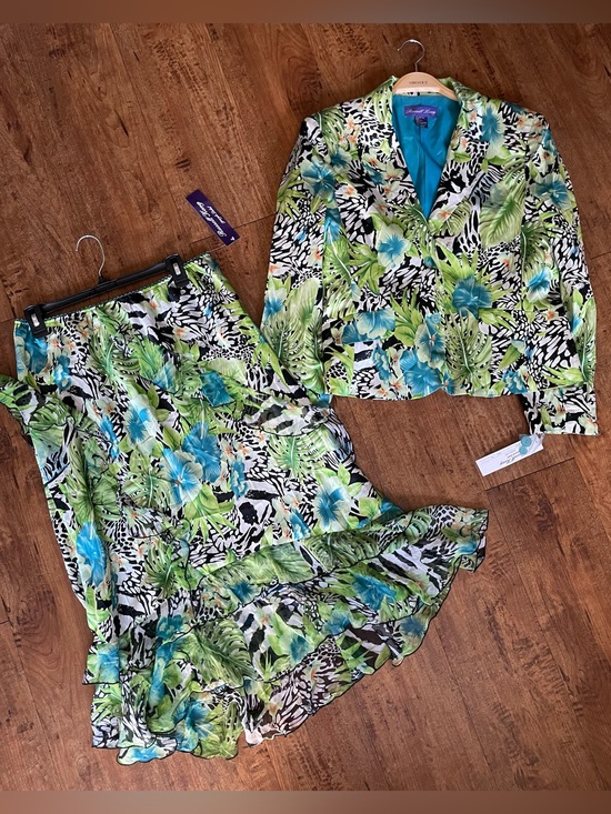 Russell Kemp Dresses & Skirts - Vintage Y2K Silk Midi Skirt and blazer set Tropical Floral Animal Print